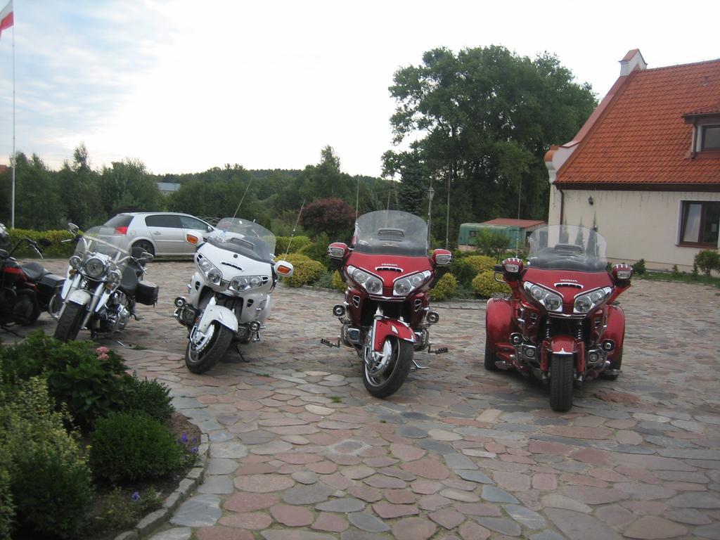Gosciniec Rycerski Bed & Breakfast Paprotki Exterior foto
