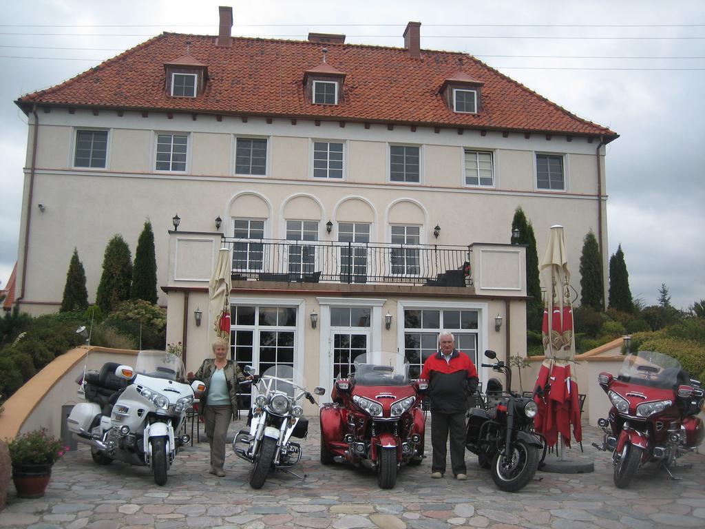 Gosciniec Rycerski Bed & Breakfast Paprotki Exterior foto